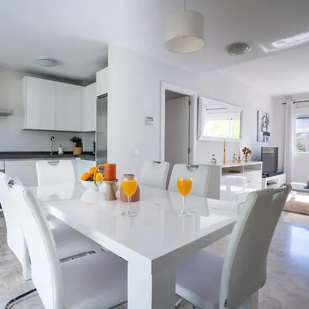 2bdr Penthouse, Naranjos, W/pool, 2km P.banus Apartment *