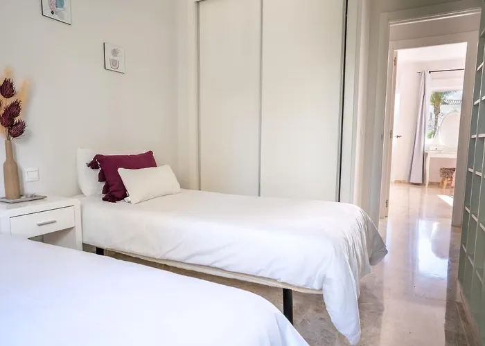 2bdr Penthouse, Naranjos, W/pool, 2km P.banus Apartment *