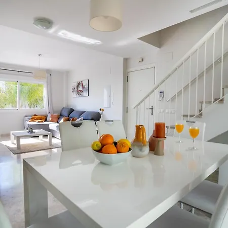 아파트 2bdr Penthouse, Naranjos, W/pool, 2km P.banus 마르베야