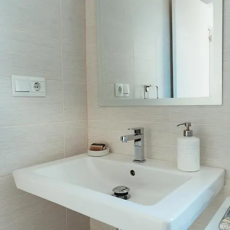 2bdr Penthouse, Naranjos, W/pool, 2km P.banus Apartman