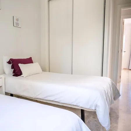 2bdr Penthouse, Naranjos, W/pool, 2km P.banus Apartman *