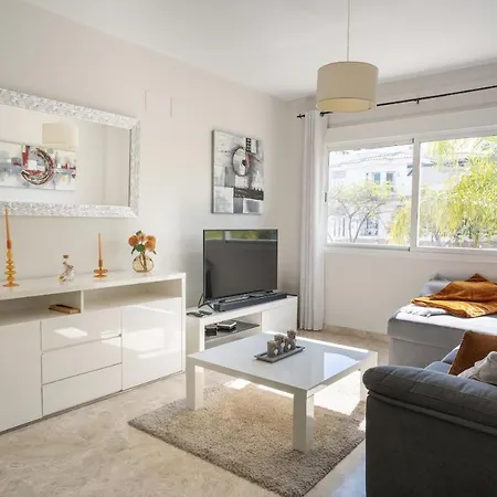 Apartamento 2bdr Penthouse, Naranjos, W/pool, 2km P.banus *