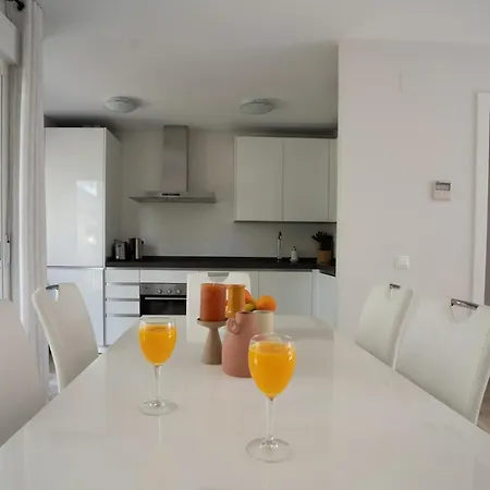 2bdr Penthouse, Naranjos, W/pool, 2km P.banus Apartman Marbella