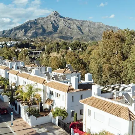 2bdr Penthouse, Naranjos, W/pool, 2km P.banus