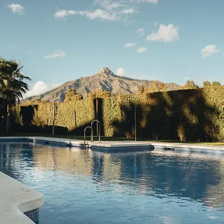 2bdr Penthouse, Naranjos, W/pool, 2km P.banus Marbella