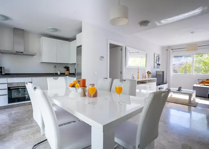 2bdr Penthouse, Naranjos, W/pool, 2km P.banus Διαμέρισμα *