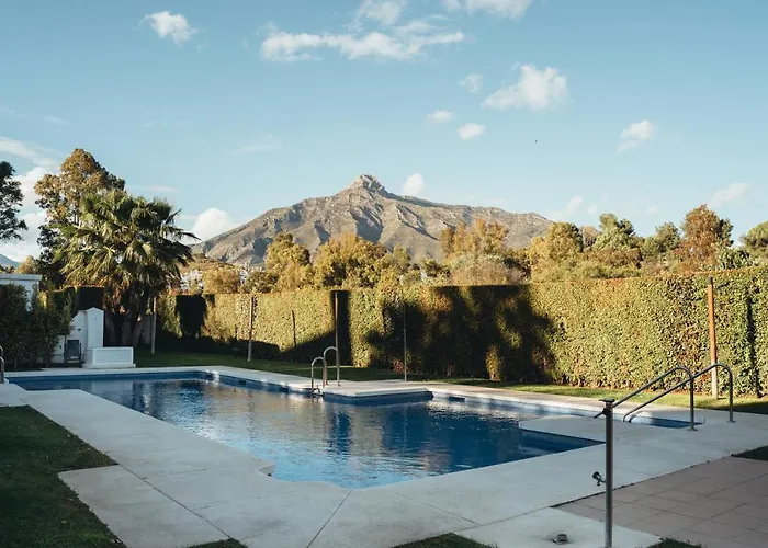 2bdr Penthouse, Naranjos, W/pool, 2km P.banus מארבלה