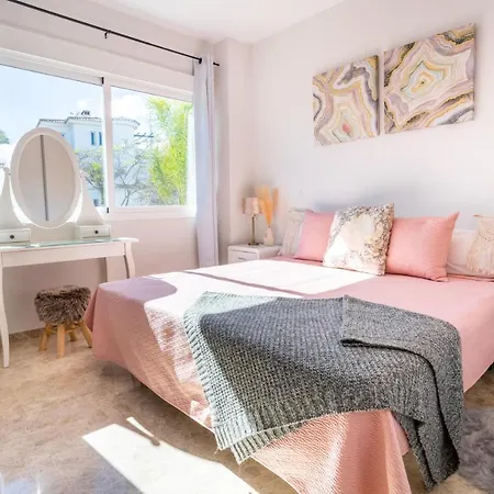 2bdr Penthouse, Naranjos, W/pool, 2km P.banus 公寓 马尔韦利亚