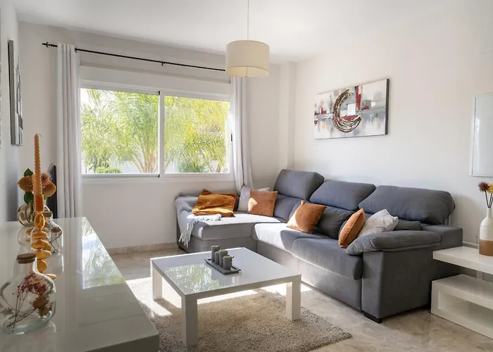 2bdr Penthouse, Naranjos, W/pool, 2km P.banus 马尔韦利亚
