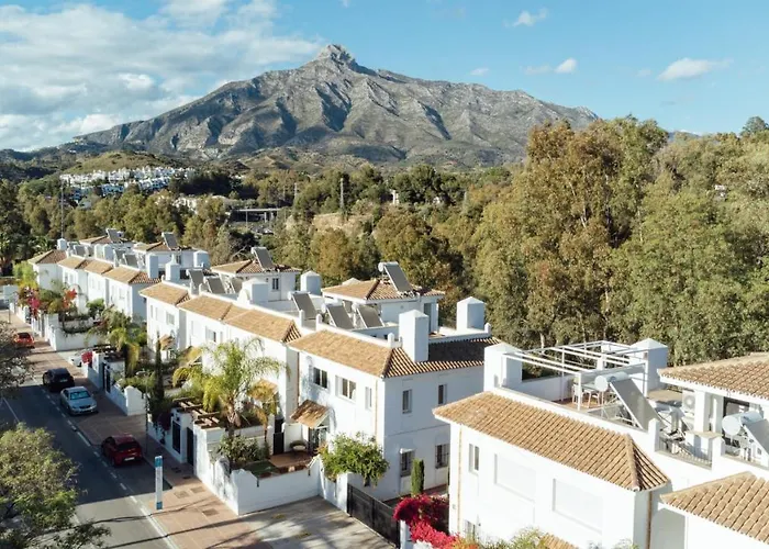 2bdr Penthouse, Naranjos, W/pool, 2km P.banus