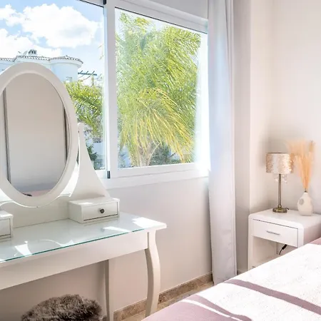 2bdr Penthouse, Naranjos, W/pool, 2km P.banus Lejlighed