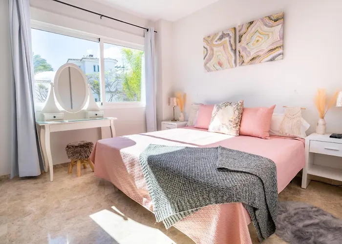 2bdr Penthouse, Naranjos, W/pool, 2km P.banus Lejlighed Marbella